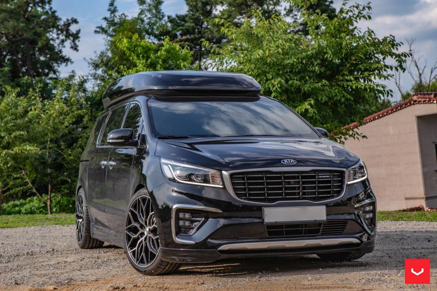  Kia Grand Sedona on Vossen Wheels (HF-2) 2019 года  (фото 6 из 10)